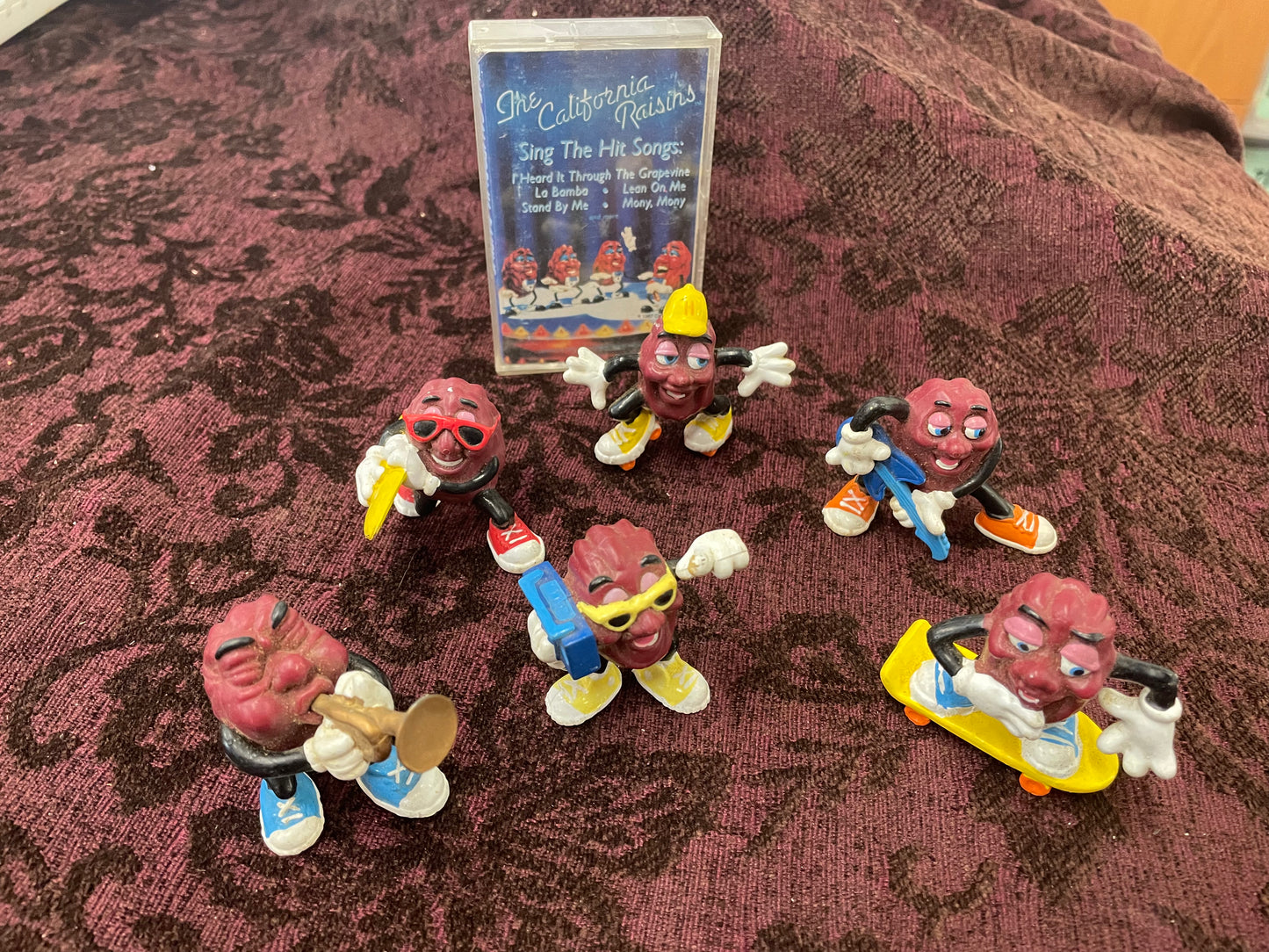 California Raisins 6 Figures & Cassette 1988